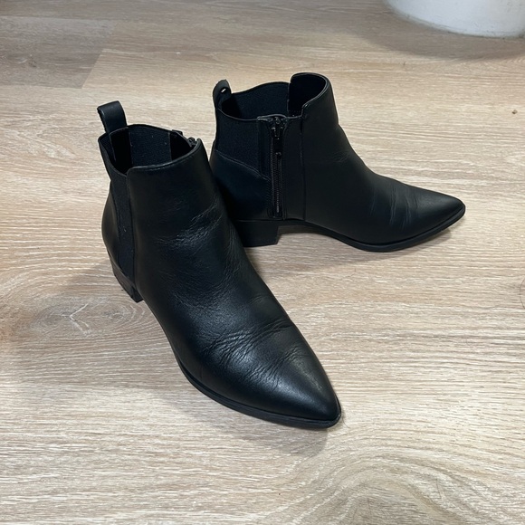 Sz 6 Black Leather Point Toe Crown Vintage Afessa Chelsea Ankle Boots Booties - Picture 3 of 8